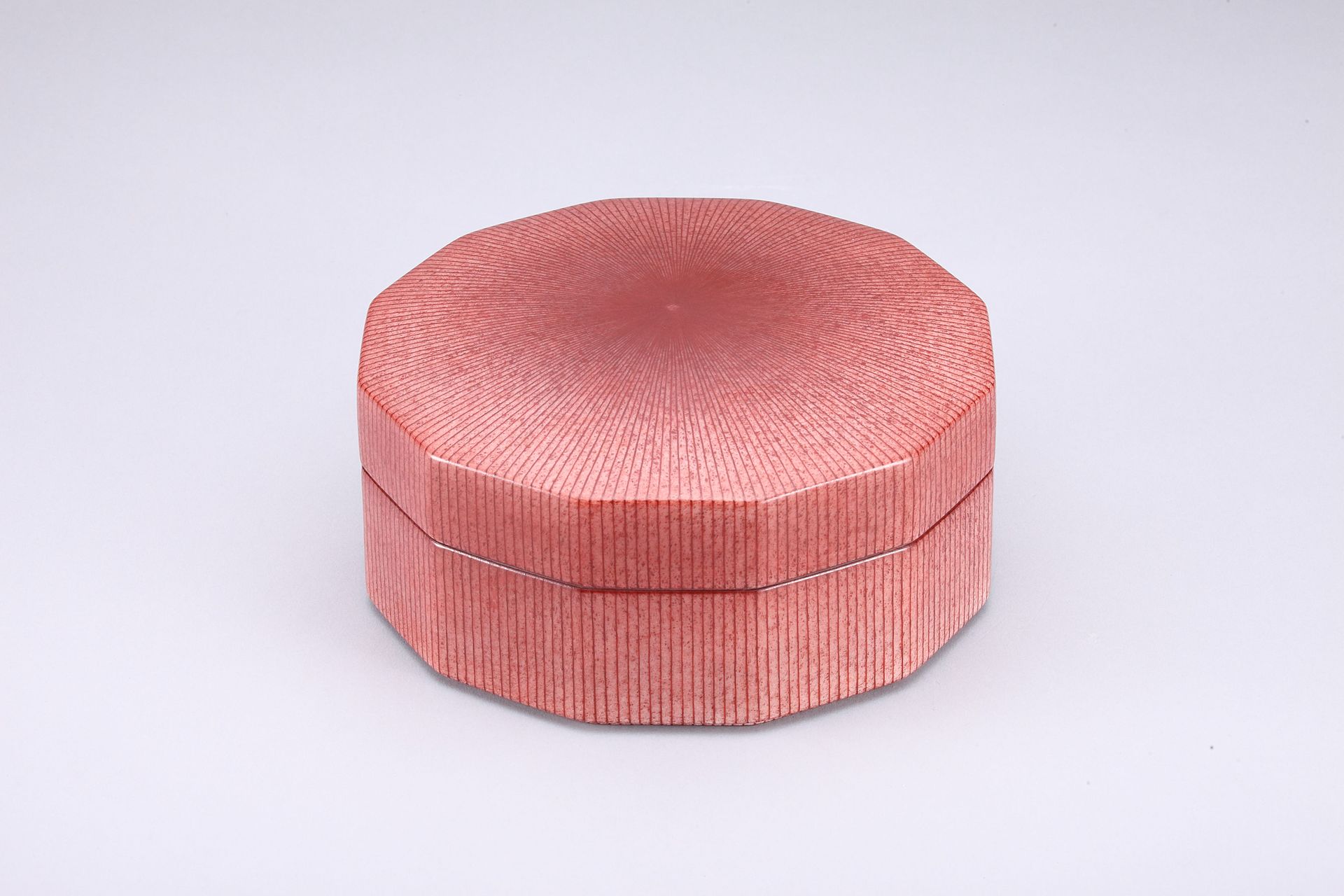 色絵陶筥　紅紗