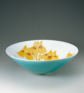 黄地紅彩花菖蒲文深鉢