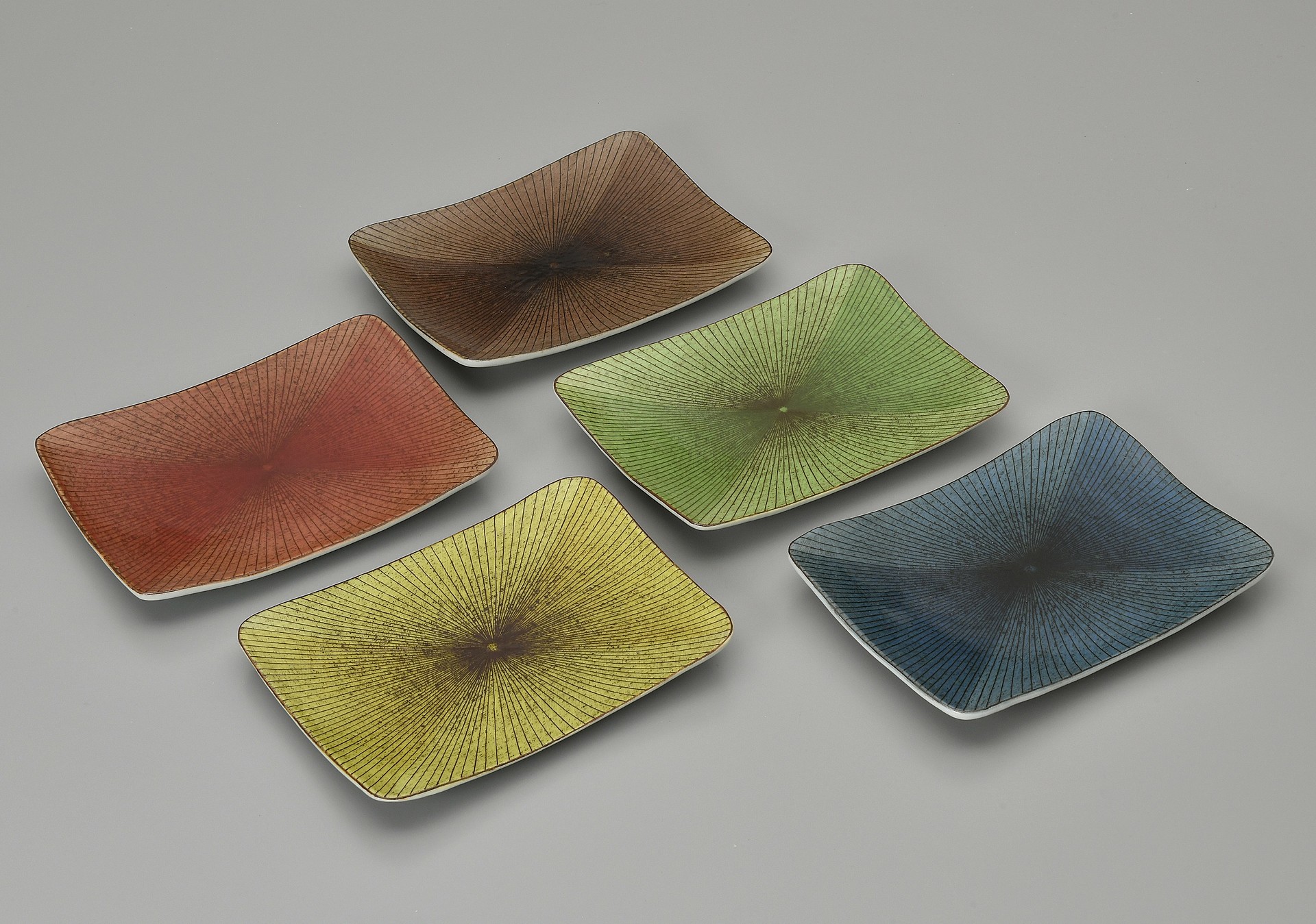 九谷色絵真麗線文組皿（5枚組）